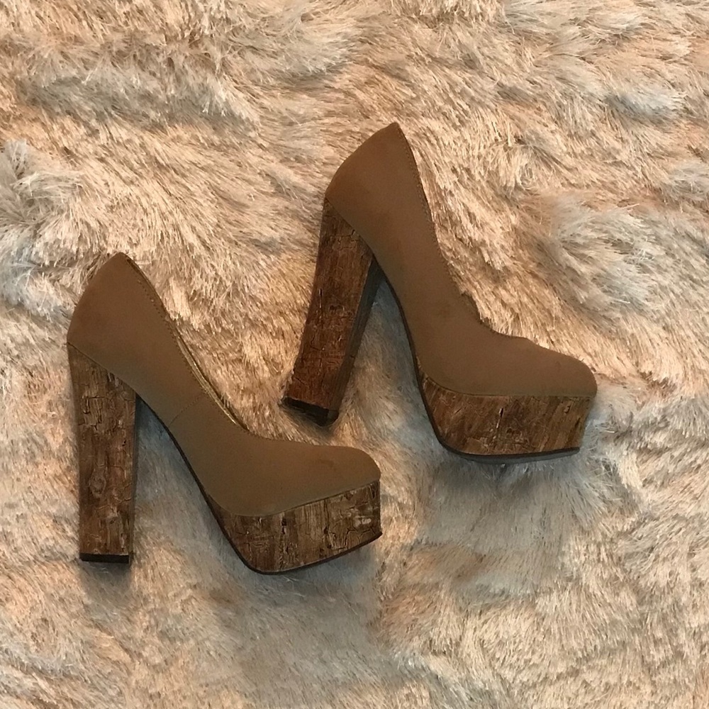 Brown heels. 🦋
